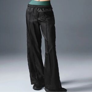 New alo with tags Afterglow Wide Leg Track Pant black size XS
